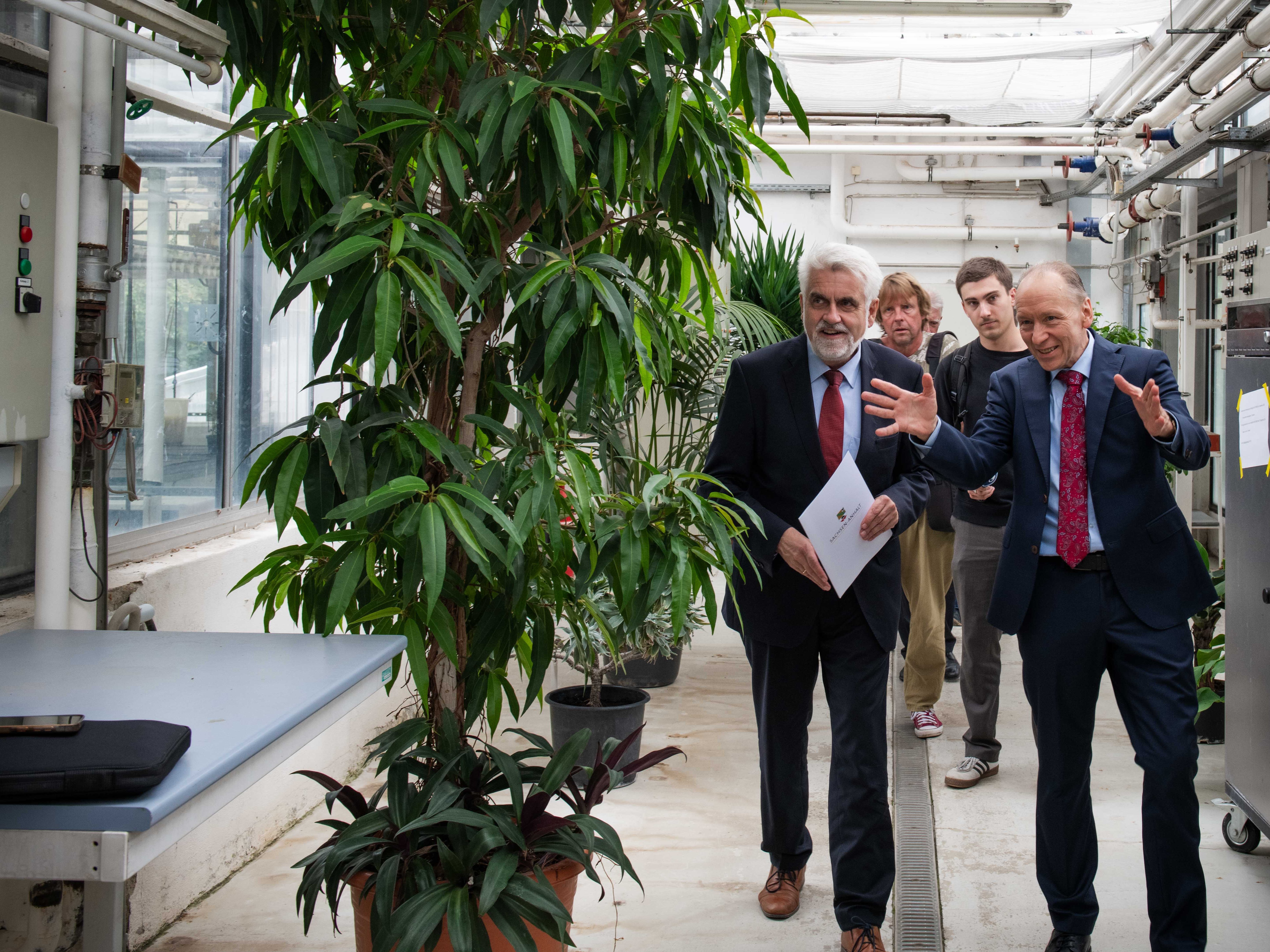 https://www.ipk-gatersleben.de/fileadmin/_processed_/0/8/csm_20260902_Zuwendungsbescheid-Besuch-Willingmann-0450_DSC_0450__IPK_Leibniz-Institut-J._Himpe_8b42df4d31.jpg